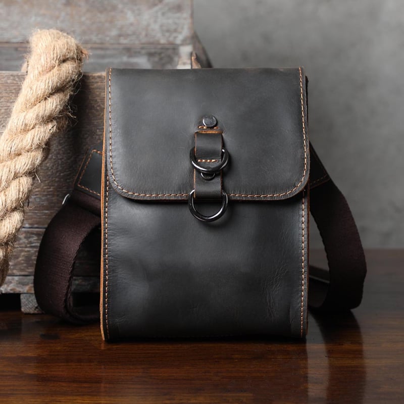 Vyriška pečių rankinė – viršutinis karvės odos sluoksnis (Top Layer Cowhide), Crazy Horse Leather, Crossbody stilius, kišenės telefonui, raktams ir cigaretėms, poliesterio-paminkštintos medžiagos pamušalas