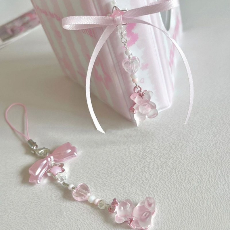 Beaded phone charm s motívom medvjeda — materijal plast/smola; podrijetlo Yiwu; izdanje proljeće 2024; stil svježe i slatko