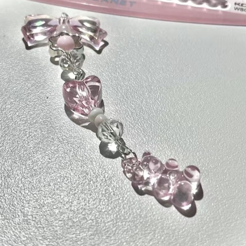 Beaded phone charm s motívom medvjeda — materijal plast/smola; podrijetlo Yiwu; izdanje proljeće 2024; stil svježe i slatko