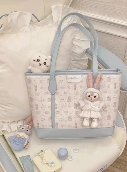 Tote bag nemzeti irodalmi-művészeti stílusban, PU anyagból, horizontális négyzetes forma, cipzáras nyitás