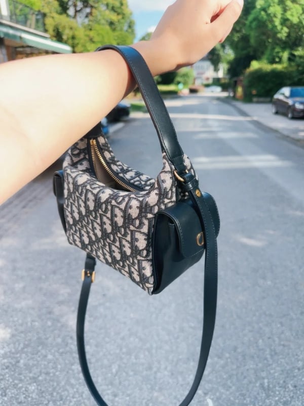 D-Dream platnena crossbody torba s velikim kapacitetom, oblik jastuka, zatvaranje zipom, unutarnji džep sa skrivenim džepom i džep za telefon, dvostruke naramenice, ljeto 2024