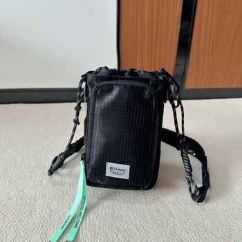 Crossbody torba za bocu vode, 2L kapacitet, najlon, gradska jednostavnost, ovalni oblik, zatvarač