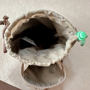 Crossbody torba za bocu vode, 2L kapacitet, najlon, gradska jednostavnost, ovalni oblik, zatvarač