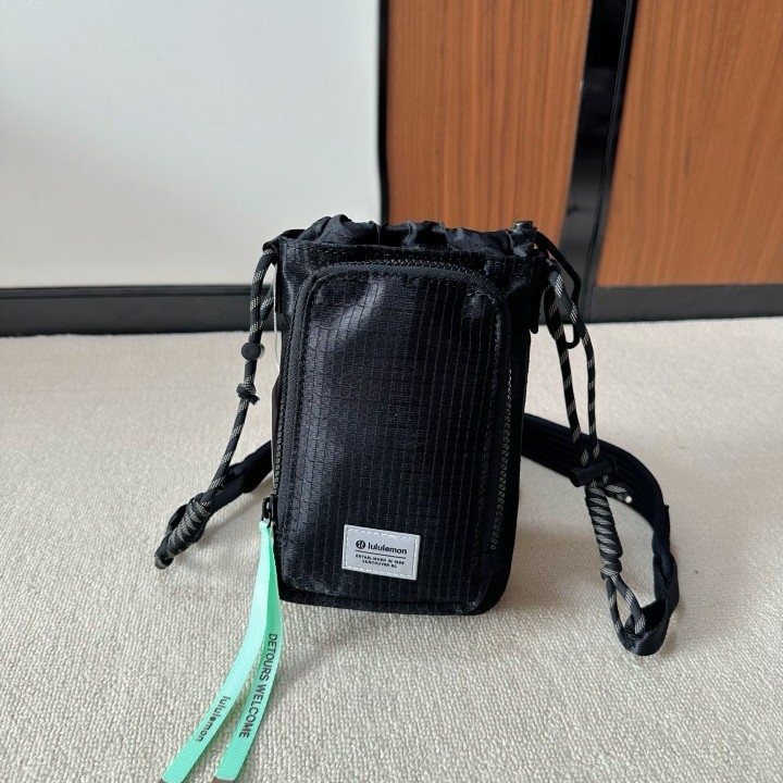 Crossbody torba za bocu vode, 2L kapacitet, najlon, gradska jednostavnost, ovalni oblik, zatvarač