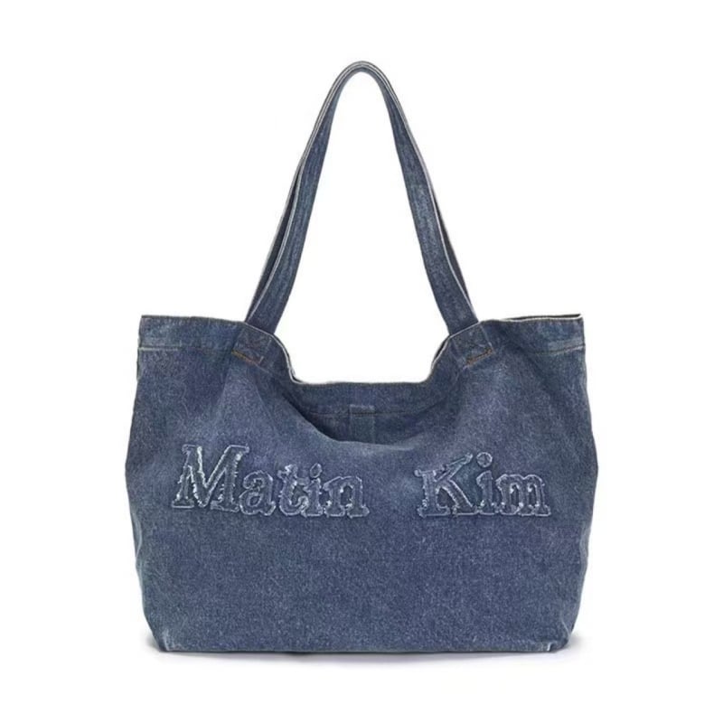 Matinkim Tote torba – denim s izvezenim logom, horizontalni kvadratni oblik, magnetska kopča, proljeće 2024