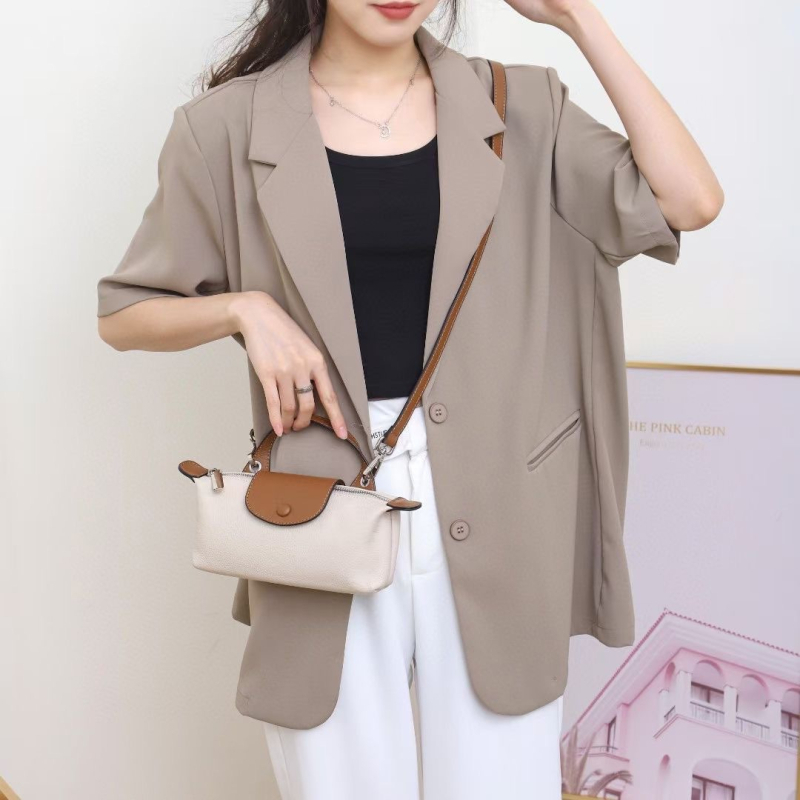 Ženska kožna torba dumpling bag, crossbody, mekana koža, oblik jastuka, podstava s poliesterom i pamukom, zatvaranje poklopcem, unutarnji džepovi sa zipom i ID džep