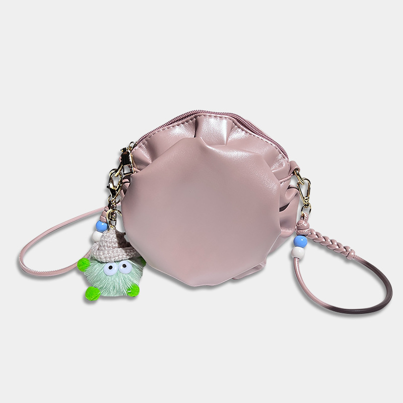 Torba preko ramena u Cloud Pack stilu, okruglog oblika, PU materijal, zatvarač, poliesterska podstava.