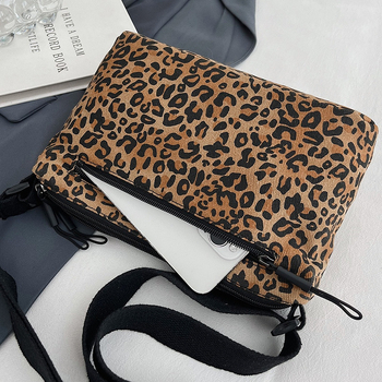 Ženska crossbody torba u korejskom stilu, velika kapaciteta, leopard uzorak, višeslojni dizajn, zatvaranje na zip