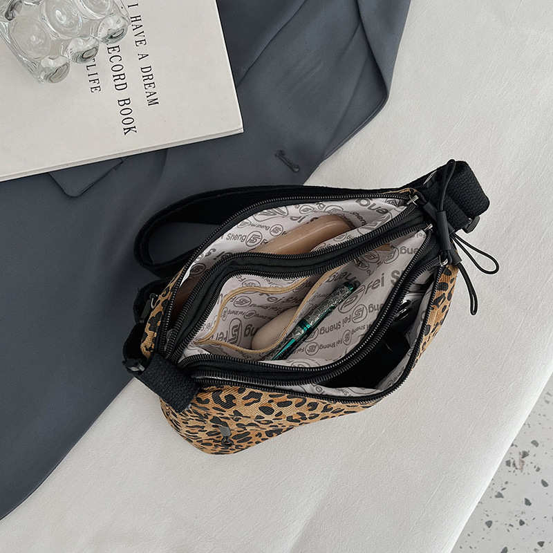Ženska crossbody torba u korejskom stilu, velika kapaciteta, leopard uzorak, višeslojni dizajn, zatvaranje na zip