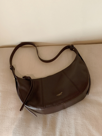 PU anyagú derék taska, félhold alakú, dumpling-forma, cipzáras nyitás, poliészter bélés