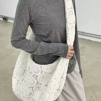 Čipkasta crossbody torbica s zatvaračem na patent, velika kapaciteta, u obliku knedle