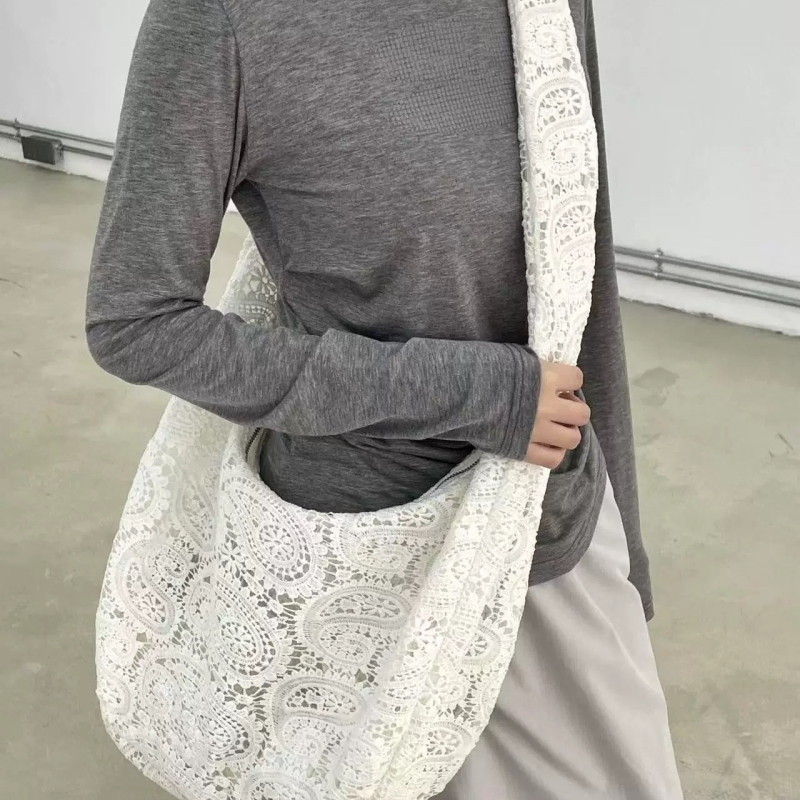 Čipkasta crossbody torbica s zatvaračem na patent, velika kapaciteta, u obliku knedle