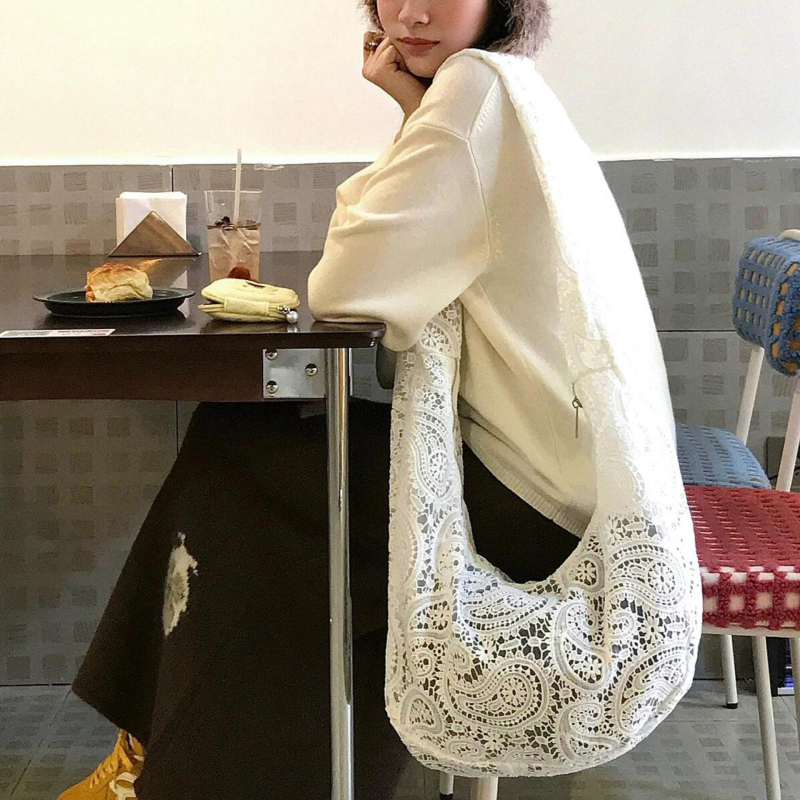 Čipkasta crossbody torbica s zatvaračem na patent, velika kapaciteta, u obliku knedle