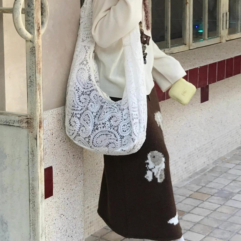 Čipkasta crossbody torbica s zatvaračem na patent, velika kapaciteta, u obliku knedle