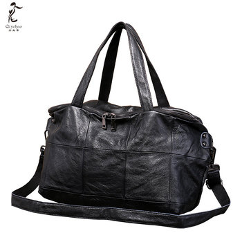 Női válltáska valódi bőrből, horizontális négyzet alakú forma, zipzáras zárás, belső rendszerező: zipzáras zseb, telefontartó zseb és dokumentum zseb; bélés poliészter-pamut