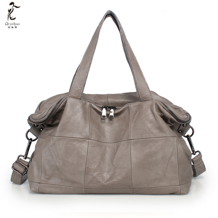 Női válltáska valódi bőrből, horizontális négyzet alakú forma, zipzáras zárás, belső rendszerező: zipzáras zseb, telefontartó zseb és dokumentum zseb; bélés poliészter-pamut