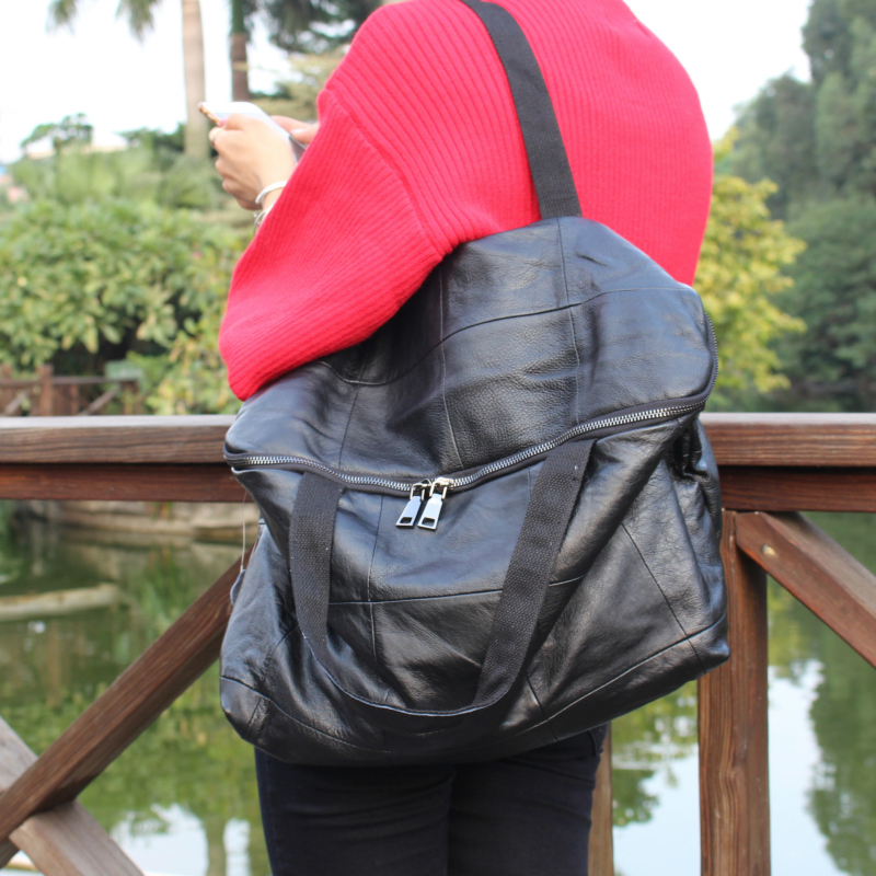 Női válltáska valódi bőrből, horizontális négyzet alakú forma, zipzáras zárás, belső rendszerező: zipzáras zseb, telefontartó zseb és dokumentum zseb; bélés poliészter-pamut