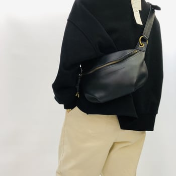 Torba od prave kože za rame, ovalnog oblika, koža prvog sloja, zatvarač, gradski stil