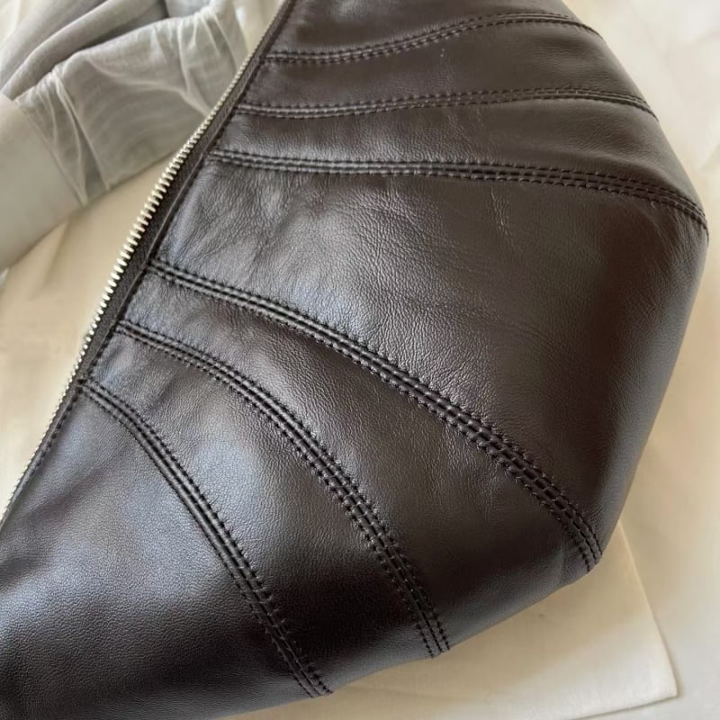 Croissant torba od prave ovčje kože - preko ramena, unisex stil, neutralan