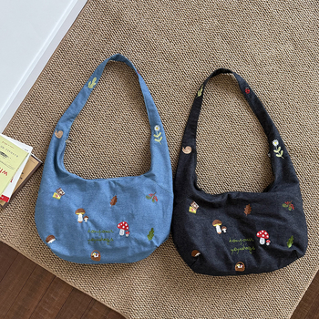 Ženska denim crossbody torba, street style, dumpling oblik, zatvaranje na zip, unutarnji džep sa zipom, podstava poliester