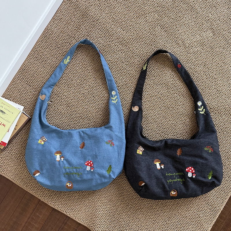 Ženska denim crossbody torba, street style, dumpling oblik, zatvaranje na zip, unutarnji džep sa zipom, podstava poliester