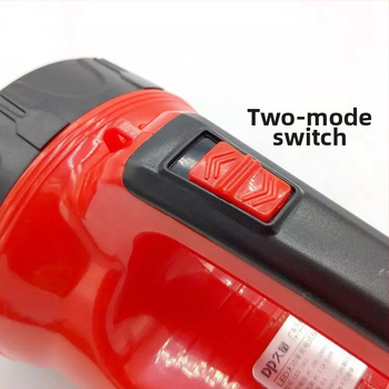 Презареждащ се LED прожектор с 3W LED, батерия 1300 mAh, ръчно задвижване и обхват 50–100 м