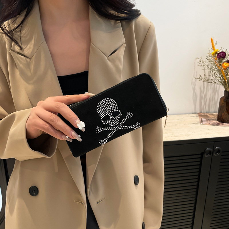 Velūra garā maks ar rāvējslēdzēju, ikdienas lietošanai, horizontāls kvadrāta formāts, iekšējā laminētā kabatiņa ar rāvējslēdzēju, poliestera oderējums