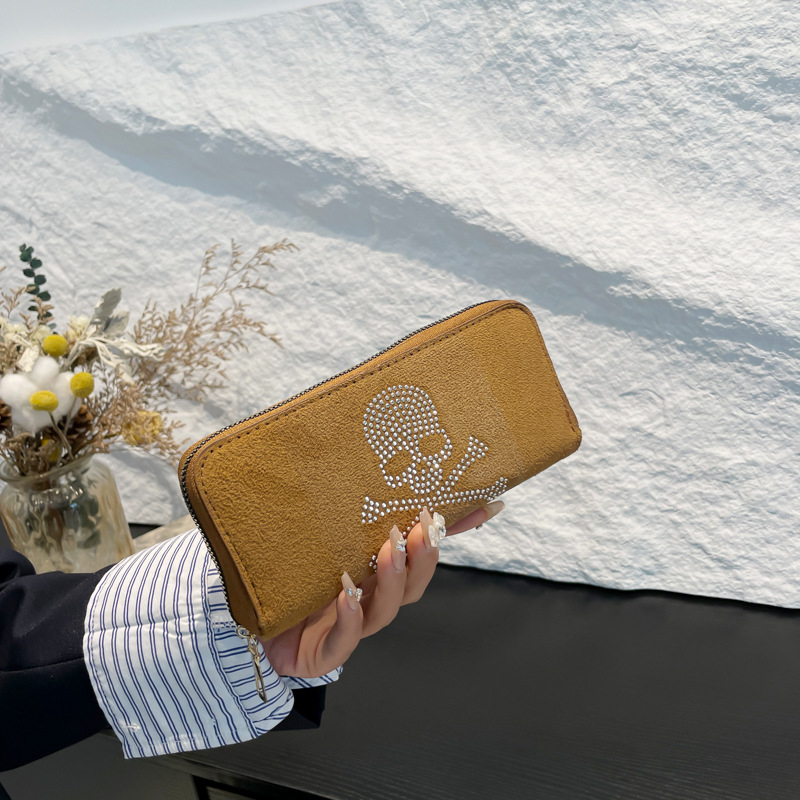 Velūra garā maks ar rāvējslēdzēju, ikdienas lietošanai, horizontāls kvadrāta formāts, iekšējā laminētā kabatiņa ar rāvējslēdzēju, poliestera oderējums