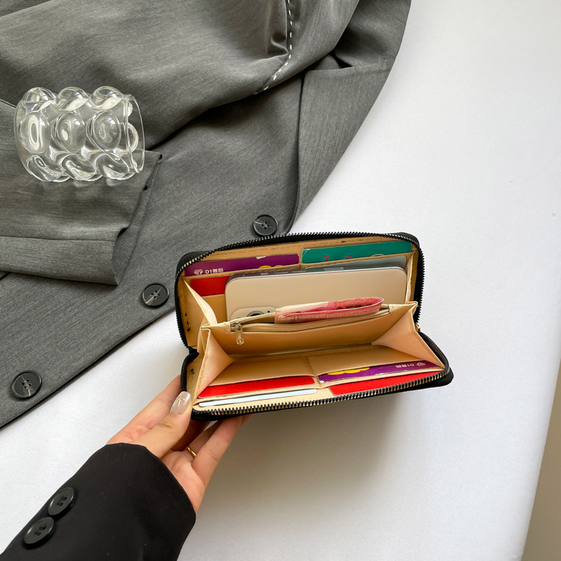 Velūra garā maks ar rāvējslēdzēju, ikdienas lietošanai, horizontāls kvadrāta formāts, iekšējā laminētā kabatiņa ar rāvējslēdzēju, poliestera oderējums