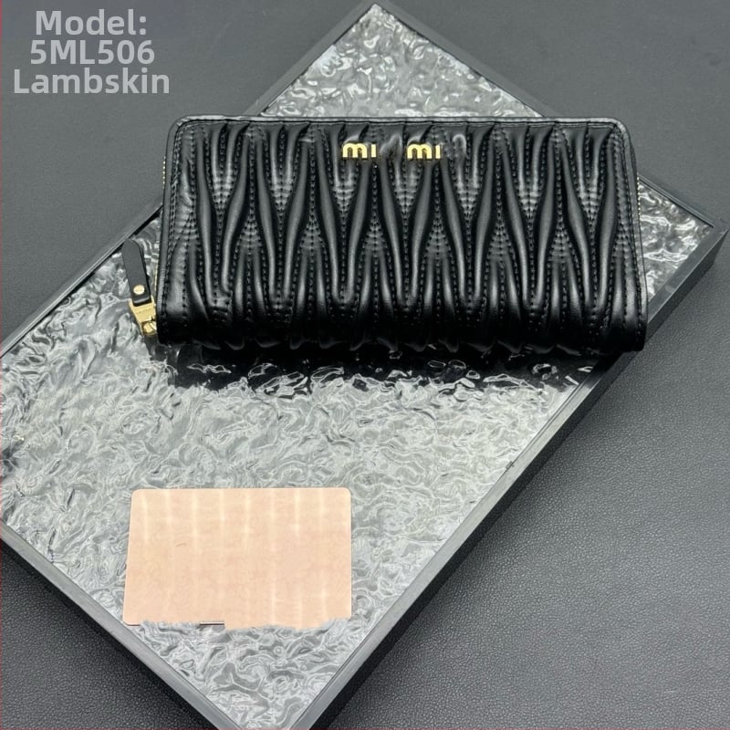 Portofel din piele naturală de capră, plisat, fermoar, compartiment pentru documente, formă orizontală pătrată, toamnă 2025