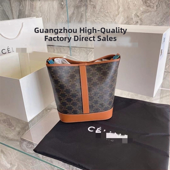 Geantă bucket din piele genuină, cu căptușală de pânză, buzunare interioare pentru telefon și act, deschidere deschisă