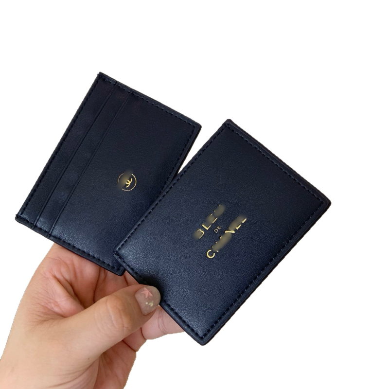 Držač kartica s poklon kutijom – PU materijal, uzorak: Slova, Unisex, Izdanje: Jesen 2025 (Materijal: PU, Uzorak: Slova, Spol: Unisex, Izdanje: Jesen 2025)