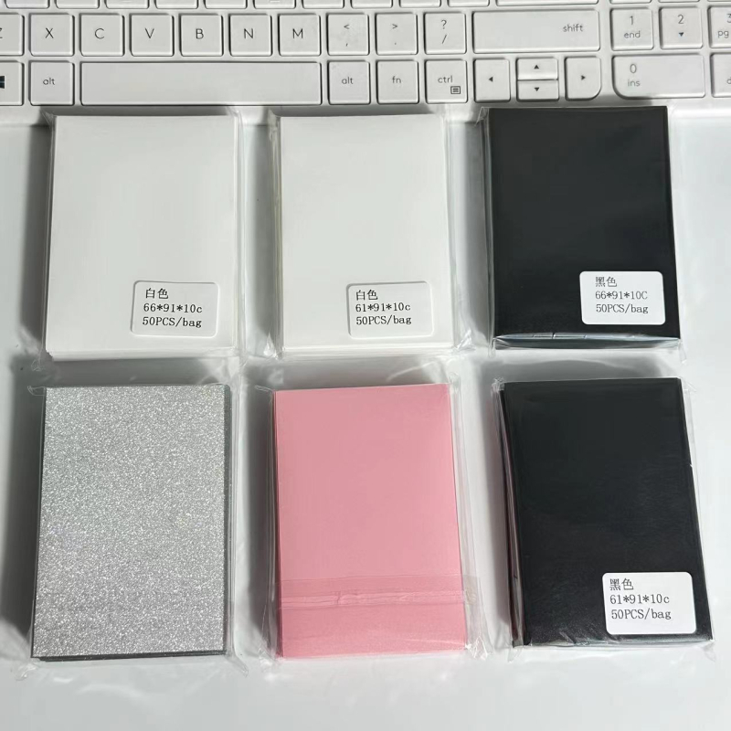 Калъф за карти — прозрачен пластмасов, Инс стил (Материал: пластмаса; Вид: калъф за карти; Стил: Инс стил)