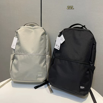 Rucsac cu închidere cu două fermoare, construcție din nylon, exterior tridimensional, cu buzunar pentru telefon și buzunar laminat cu fermoar; respirabil, impermeabil, rezistent.