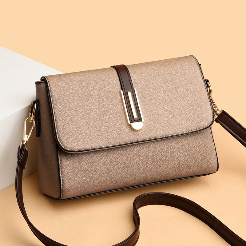Ženska kvadratna crossbody torba — PU koža, mekana tekstura, zatvarač, poliester podstava, jedna naramenica