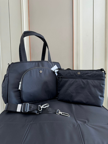 Unisex torba od najlona s crossbody/rameni dizajnom, vodoravni kvadratni oblik, zatvaranje zipom, podstava od platna, unutarnja džep sa zipom