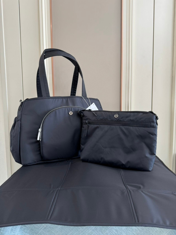 Unisex torba od najlona s crossbody/rameni dizajnom, vodoravni kvadratni oblik, zatvaranje zipom, podstava od platna, unutarnja džep sa zipom
