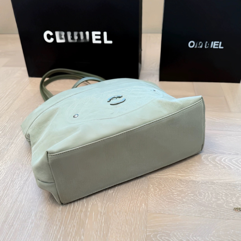 Denim tote torba, cilindričnog oblika, unisex dizajn, džep na zip