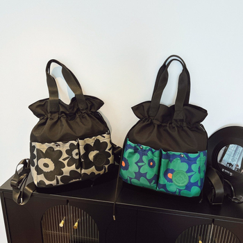 Moteriška kuprinė su traukimo virve korejiečių stiliumi, nailonas, poliesterio pamušalas, vienspalvė, išlenktos pečių juostos, tinkama universitetui, ruduo 2025