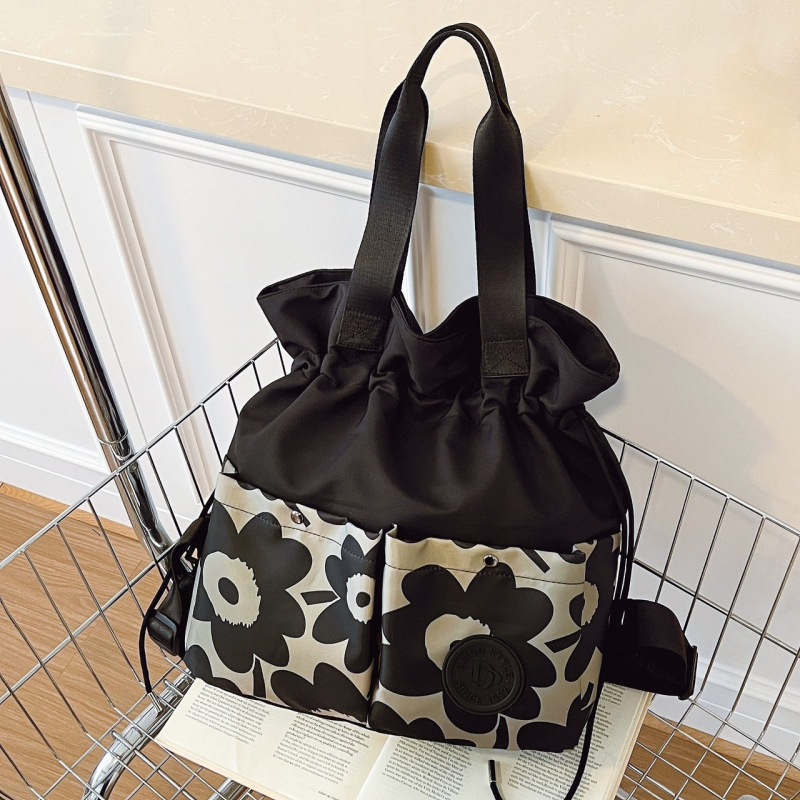 Moteriška kuprinė su traukimo virve korejiečių stiliumi, nailonas, poliesterio pamušalas, vienspalvė, išlenktos pečių juostos, tinkama universitetui, ruduo 2025