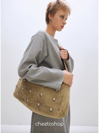 Torba preko ramena s ukrasnim zakovicama i širokim remenom, unisex, za slobodno vrijeme i putovanja, PU velur materijal, podstava od poliestera