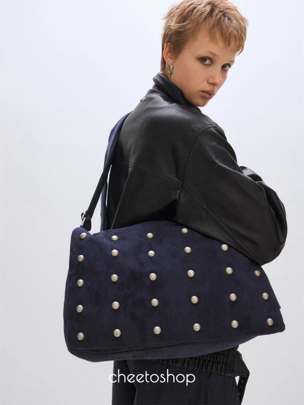 Torba preko ramena s ukrasnim zakovicama i širokim remenom, unisex, za slobodno vrijeme i putovanja, PU velur materijal, podstava od poliestera