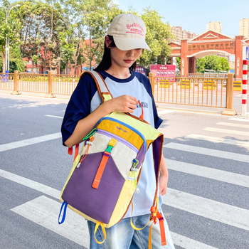 Νάιλον unisex σακίδιο με διαπνέον σχέδιο, επεκτάσιμη χωρητικότητα, καμπυλωτοί ιμάντες ώμου, γεωμετρικό μοτίβο (φθινόπωρο 2025) για μαθητές γυμνασίου