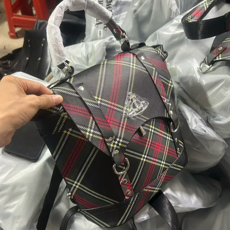 Ruksak od prave kože, unisex, anti-theft zaštita, kapacitet ispod 20 L, zakrivljene naramenice (proljeće 2025)
