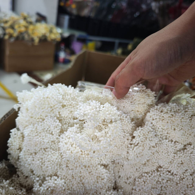 Szárított virágokból álló csokor rizs- és köles virágokkal DIY otthoni dekorációhoz