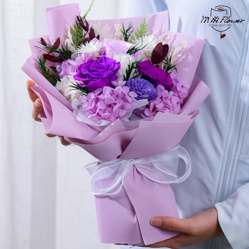 Buchet de trandafiri conservați | Brand: Yn hi flower | Material: flori conservate | Potrivit cadou pentru cuplu, prieten, coleg/ă, mentor | Ocazii: nuntă, zi de naștere