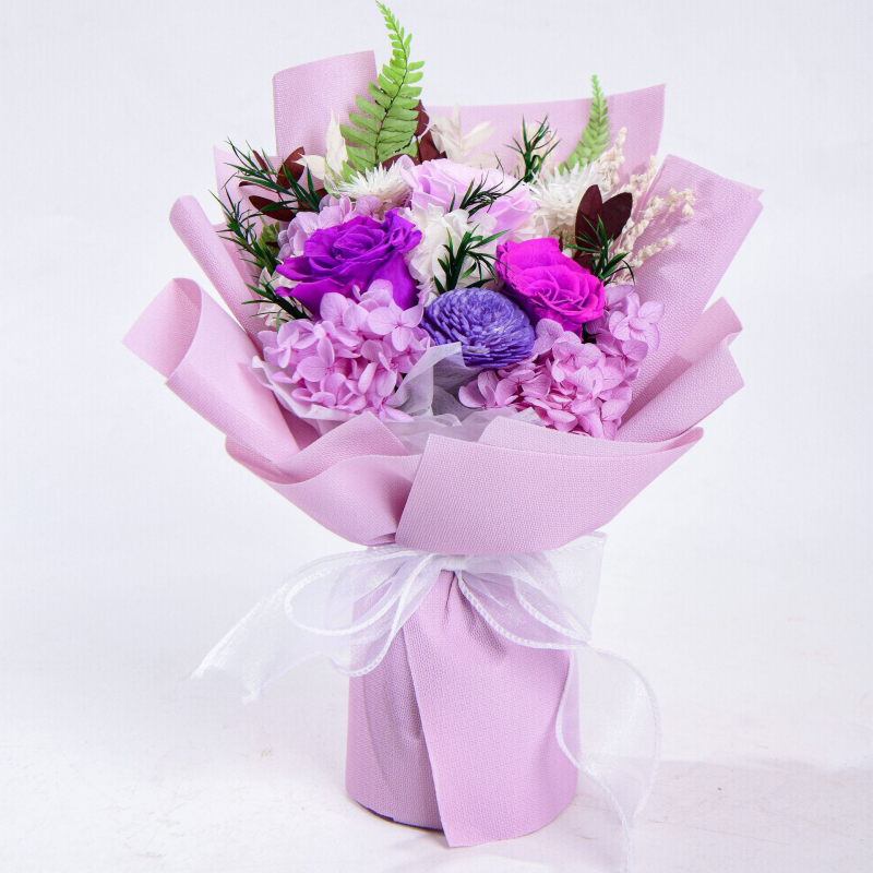 Buchet de trandafiri conservați | Brand: Yn hi flower | Material: flori conservate | Potrivit cadou pentru cuplu, prieten, coleg/ă, mentor | Ocazii: nuntă, zi de naștere