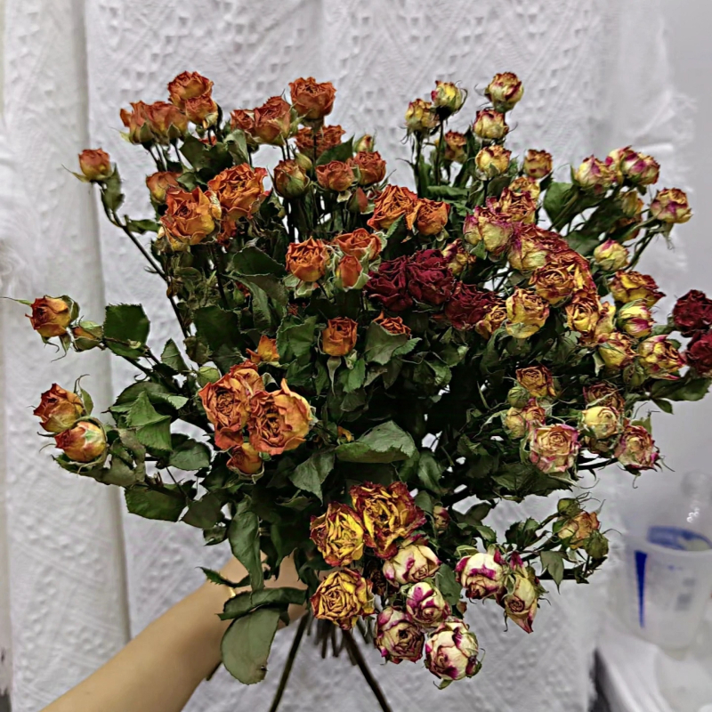 Buchet de flori uscate cu trandafiri cu mai multe capete — buchet mixt, decor DIY pentru casă