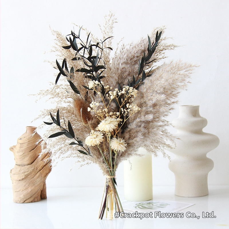 Sauss ziedu pušķis ar smalkām lapu venām no rīkles trasteļu — lapu venas maisījums; iepakots caurspīdīgā OPP maisiņā