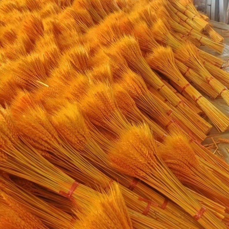 Sauss ziedu pušķis ar kviešu ausām, krāsots, paredzēts maisiņiem